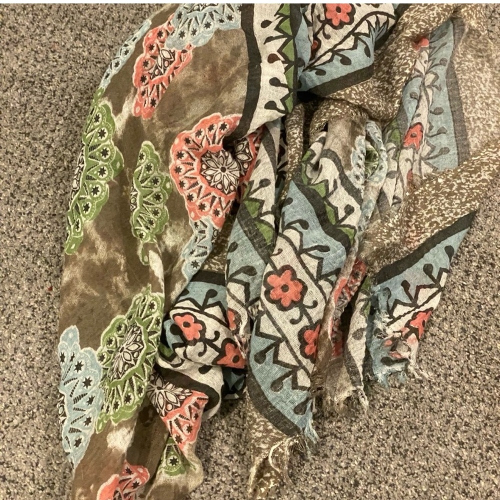 Floral Patterned Scarf - Picture 2 of 2